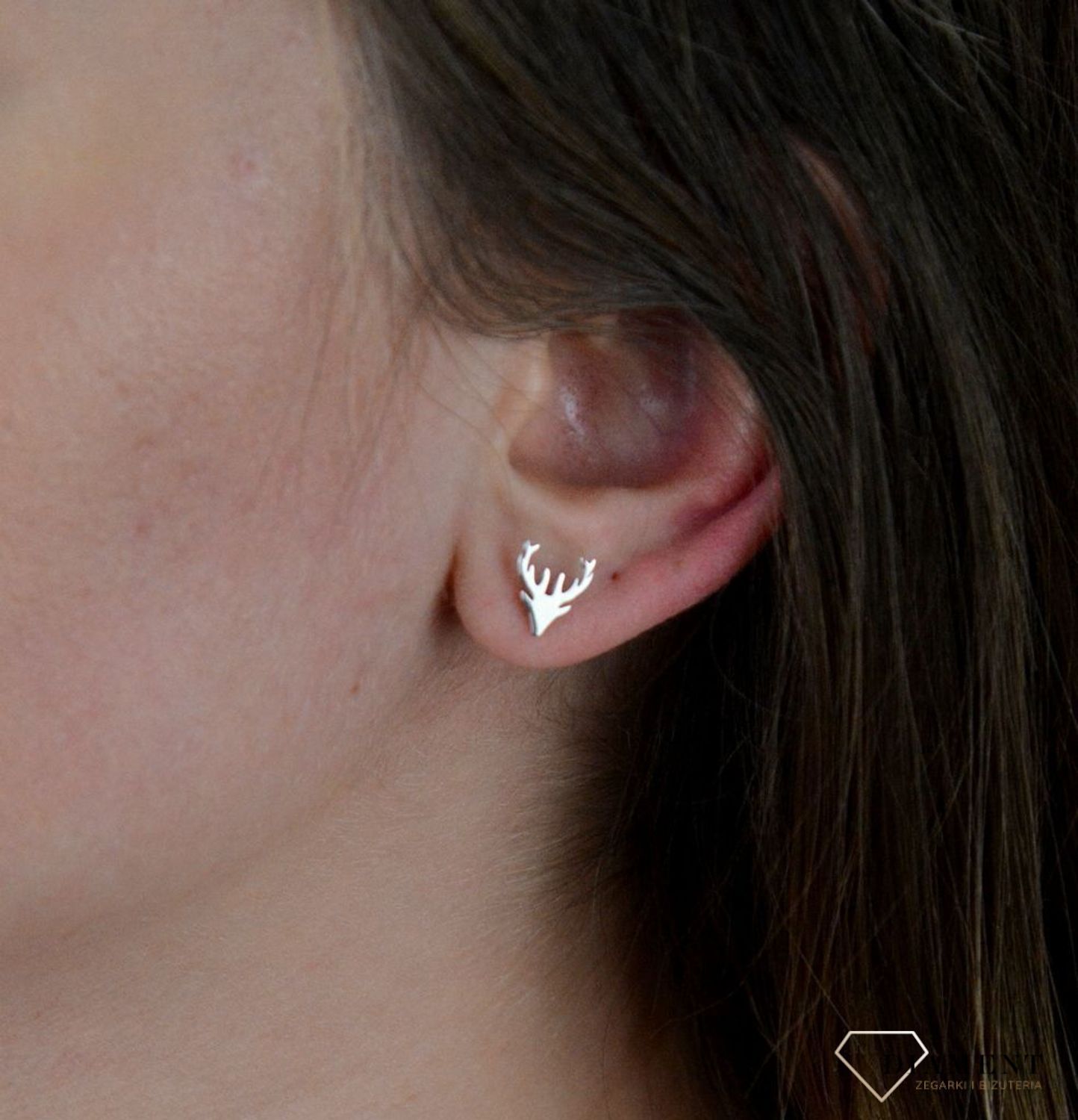 Srebrne kolczyki przy uchu Jeleń KR R264.jpg